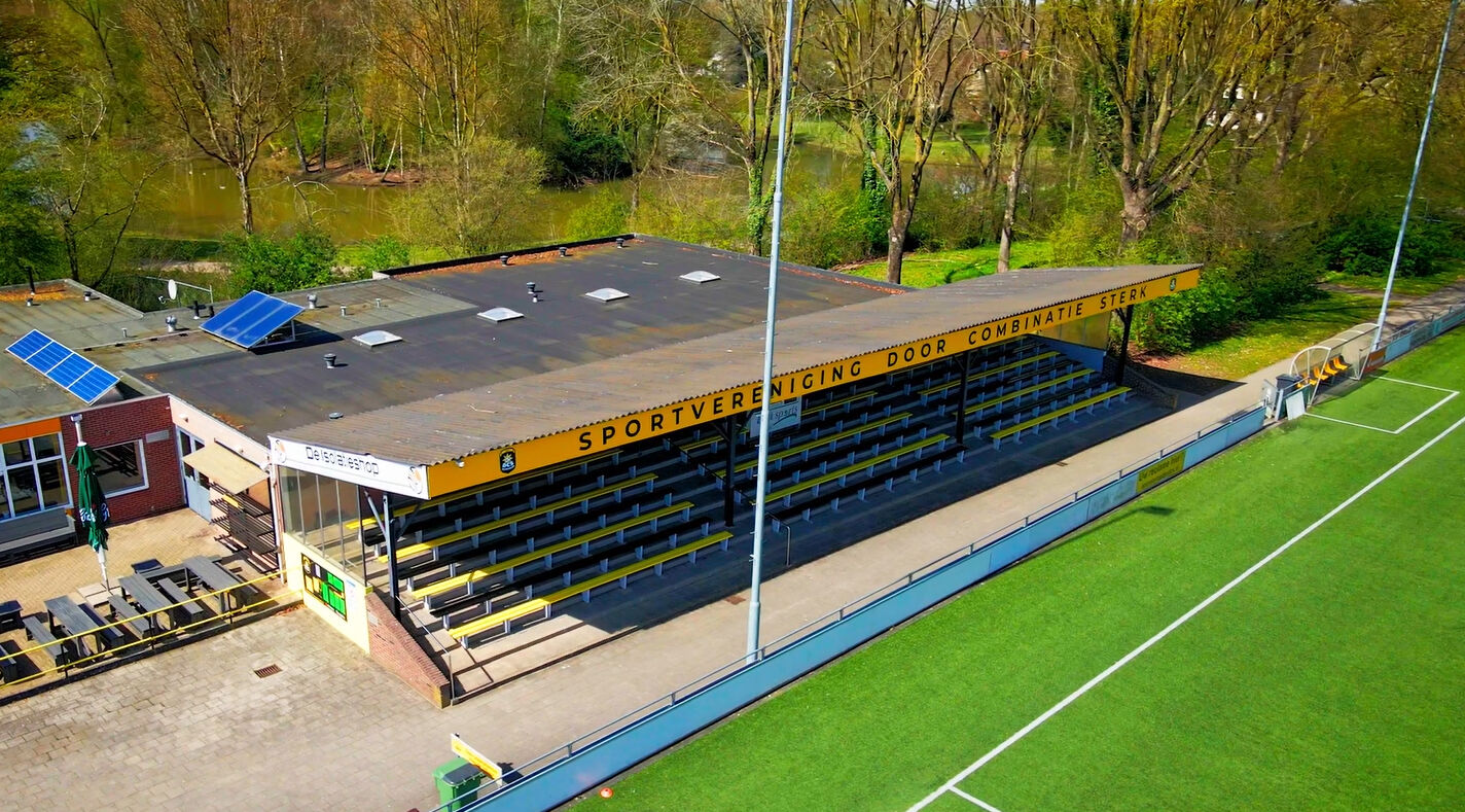 De tribune van DCS Zevenaar krijgt een frisse upgrade